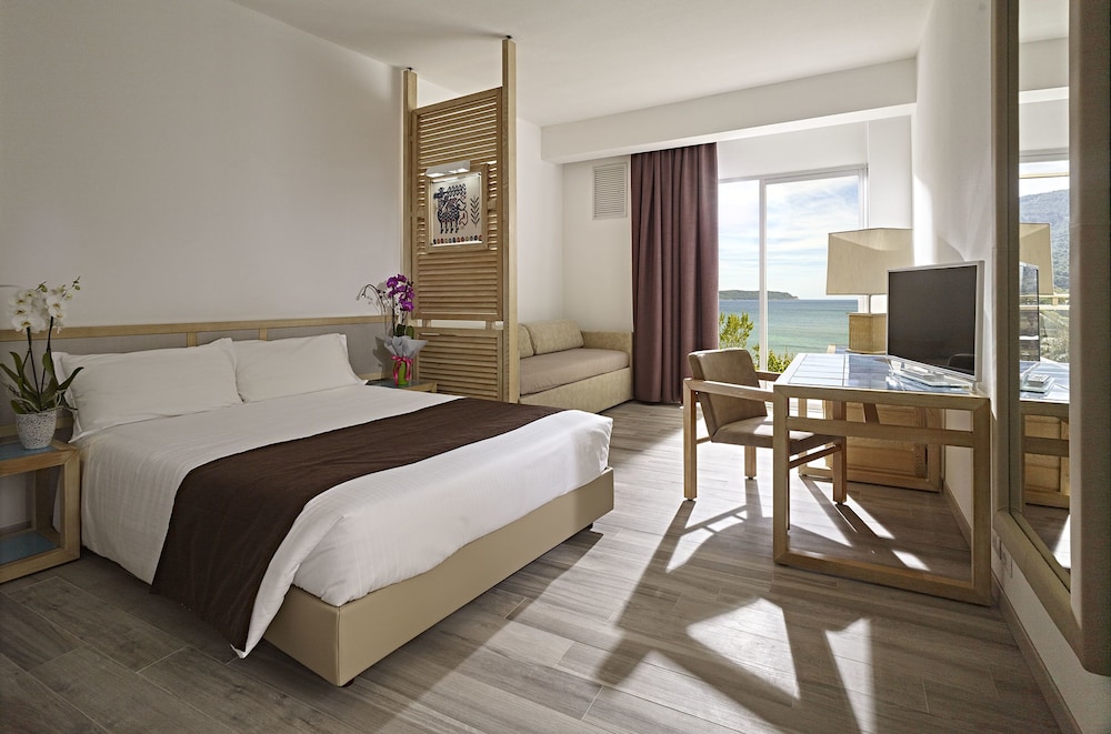Hotel Baia Di Conte — Hotel rooms in Alghero, Sardinia