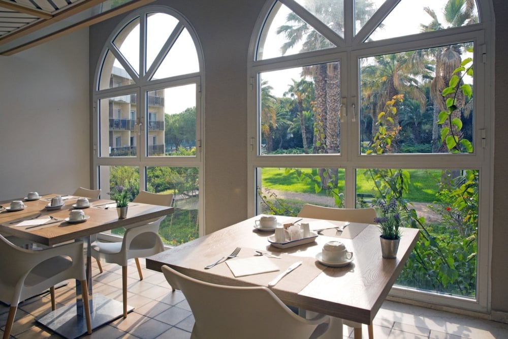 Hotel Baia Di Conte — Restaurant & bars in Alghero, Sardinia