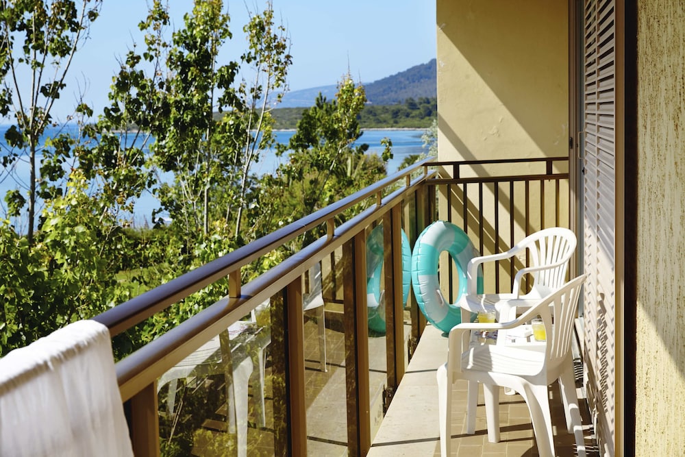 Hotel Baia Di Conte — Hotel rooms in Alghero, Sardinia