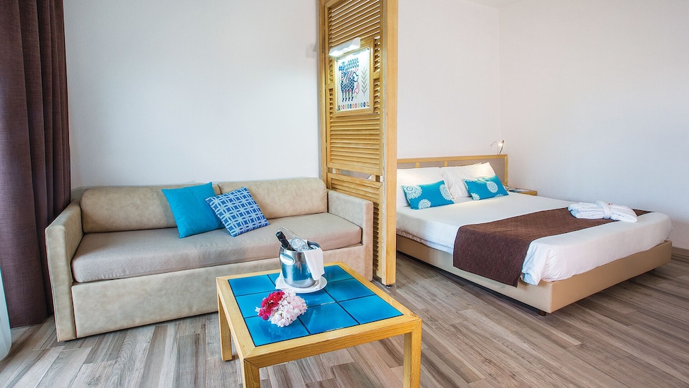 Hotel Baia Di Conte — Hotel rooms in Alghero, Sardinia