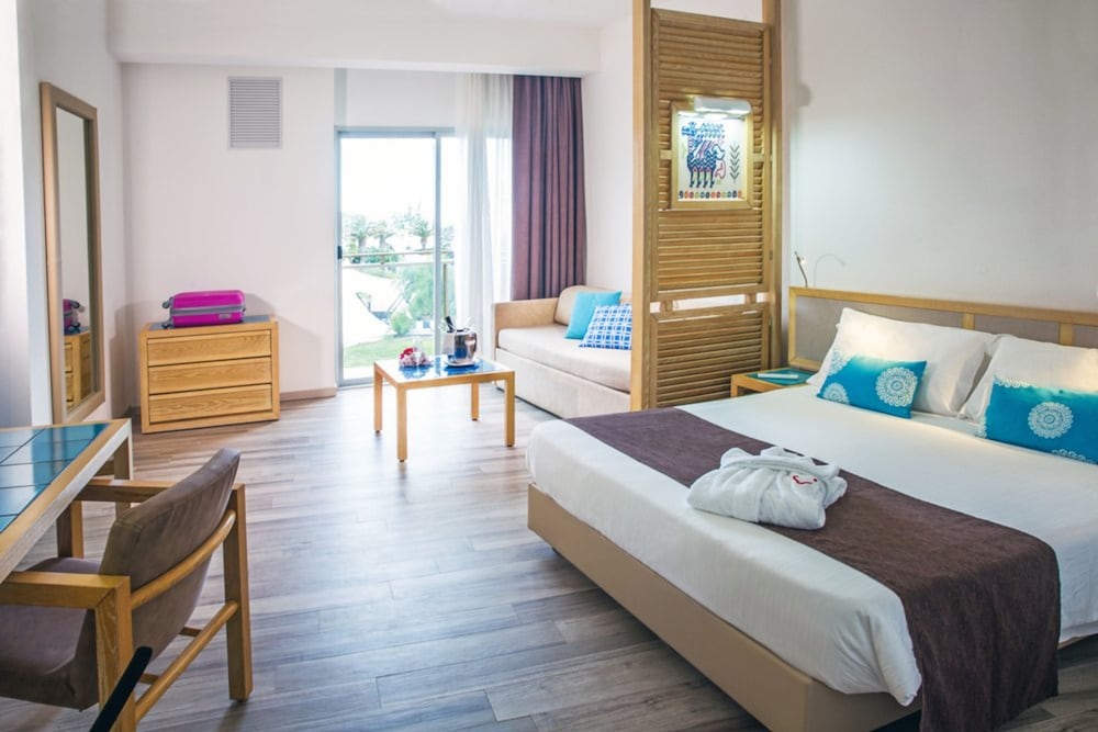 Hotel Baia Di Conte — Hotel rooms in Alghero, Sardinia