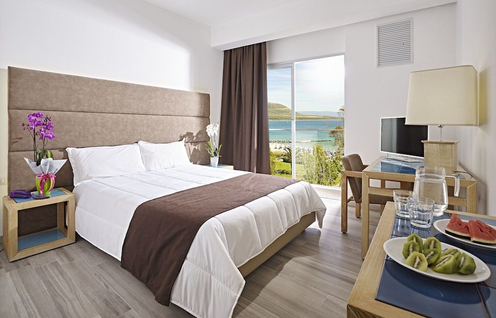 Hotel Baia Di Conte — Hotel rooms in Alghero, Sardinia