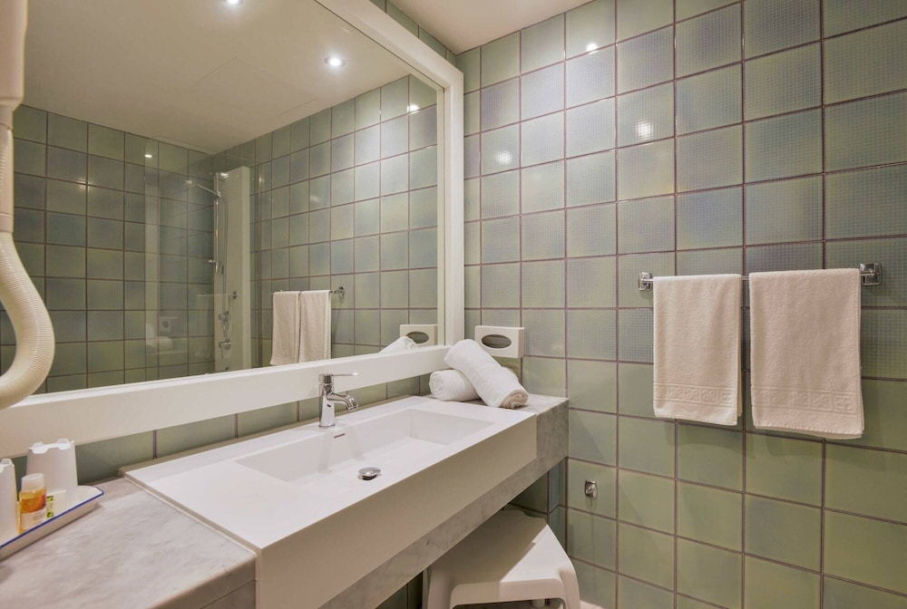 Hotel Baia Di Conte — Hotel rooms in Alghero, Sardinia