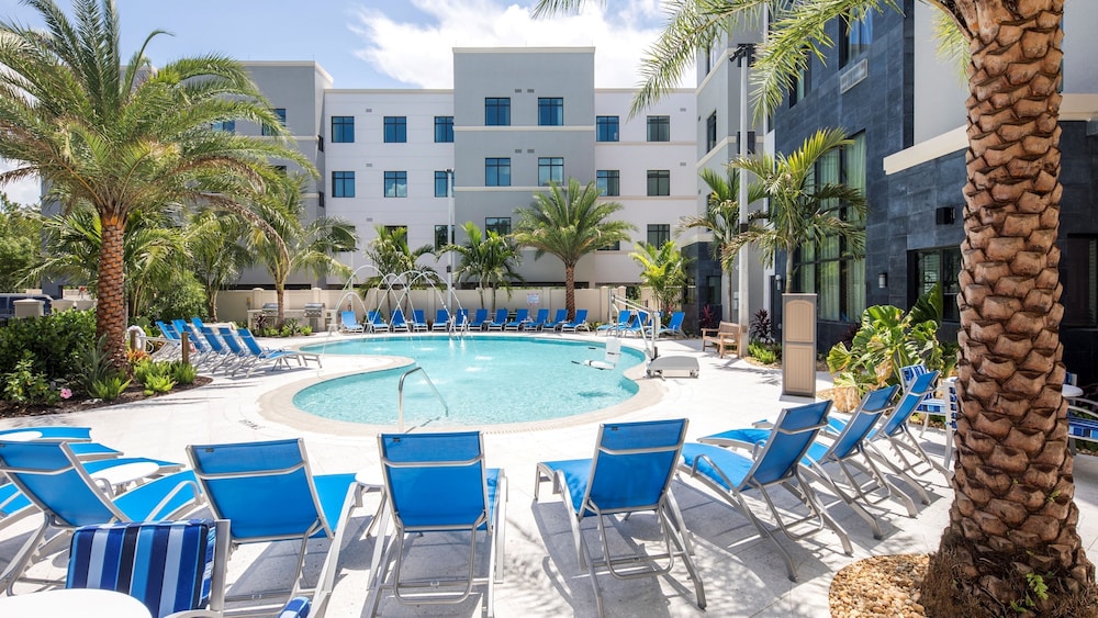 Staybridge Suites Naples – Marco Island by IHG — Swimming pool in Lely Resort, Florida