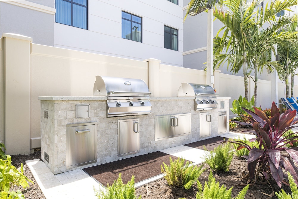 Staybridge Suites Naples – Marco Island by IHG — Hotel building in Lely Resort, Florida