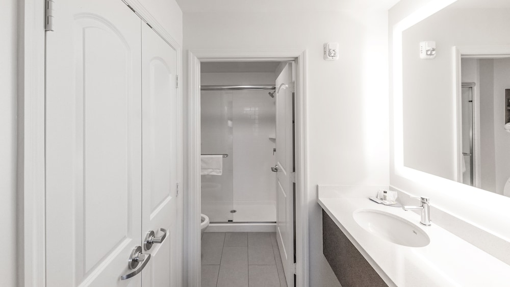 Staybridge Suites Naples – Marco Island by IHG — Hotel rooms in Lely Resort, Florida