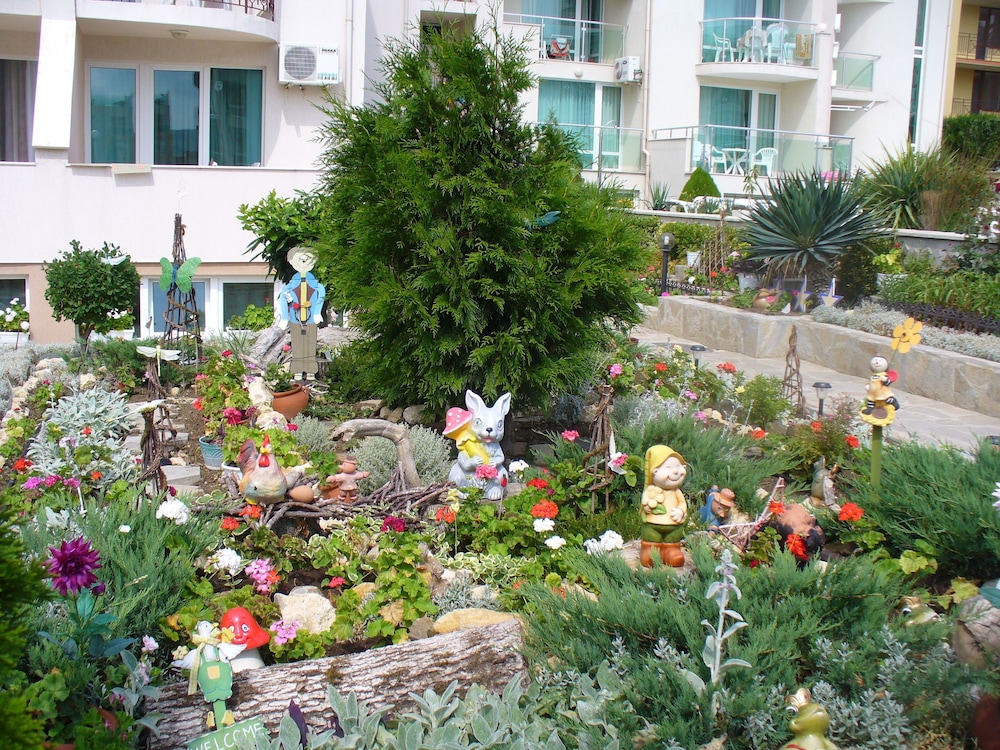Venera Hotel — Hotel building in Sveti Vlas, Burgas Region