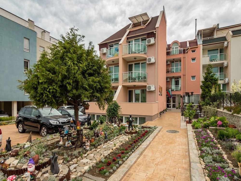 Venera Hotel — Hotel building in Sveti Vlas, Burgas Region