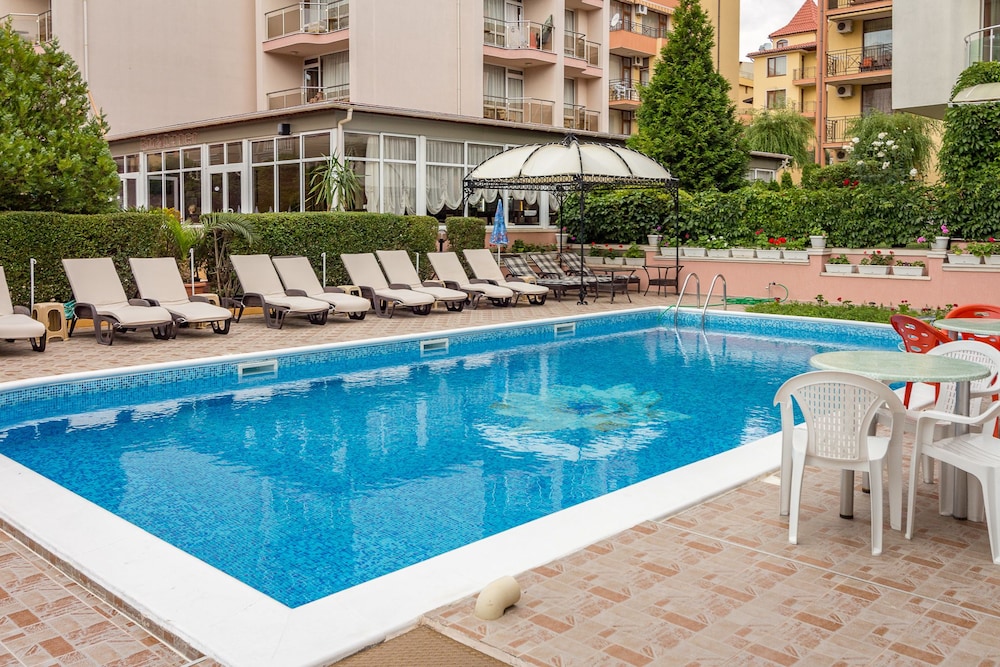 Venera Hotel — Swimming pool in Sveti Vlas, Burgas Region