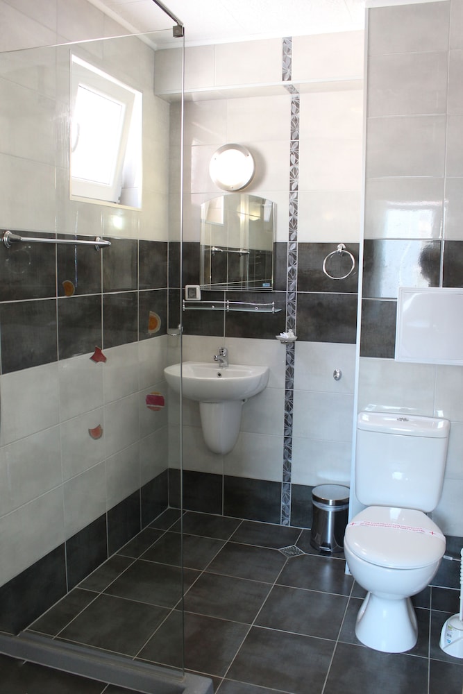 Venera Hotel — Hotel rooms in Sveti Vlas, Burgas Region