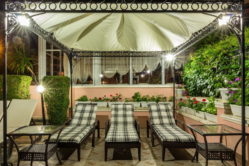 Venera Hotel — Hotel building in Sveti Vlas, Burgas Region