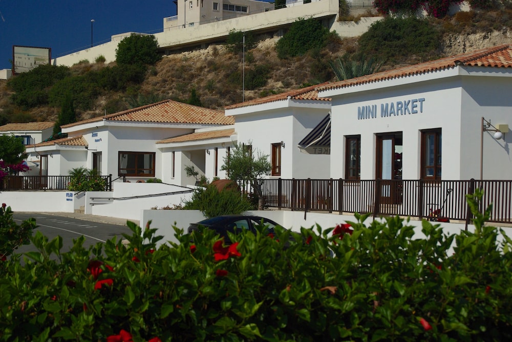 Hylatio Tourist Village — Hotel building in Pissouri, Limassol Region