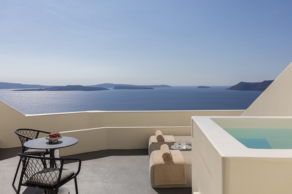 Canaves Oia Suites - Small Luxury Hotels of the World — Hotel rooms in Oia, South Aegean