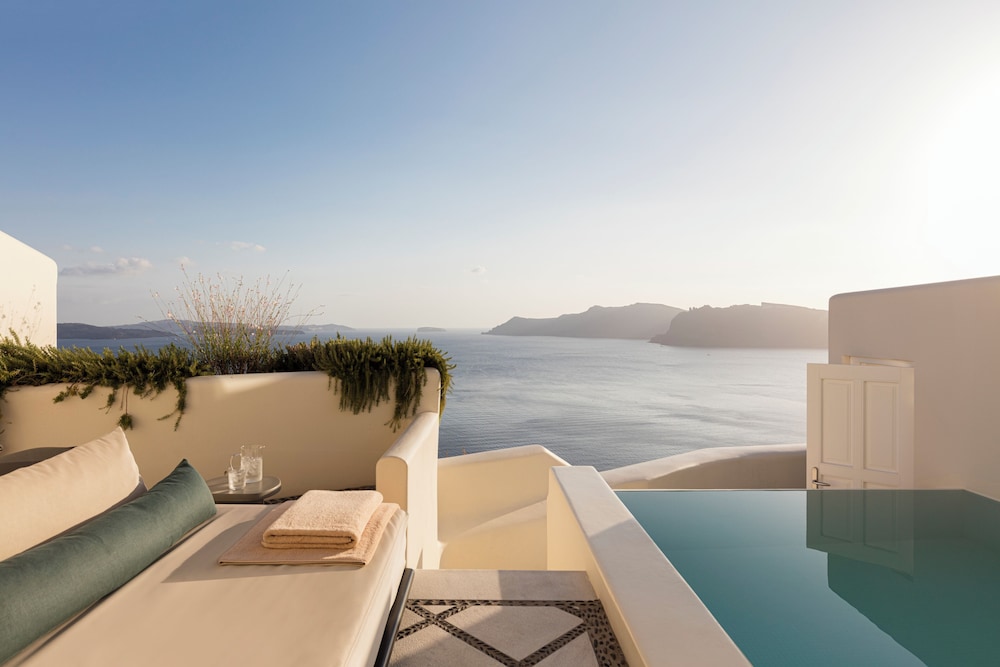 Canaves Oia Suites - Small Luxury Hotels of the World — Swimming pool in Oia, South Aegean