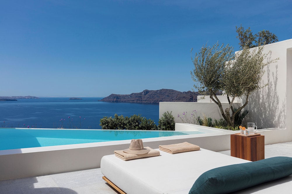 Canaves Oia Suites - Small Luxury Hotels of the World — Swimming pool in Oia, South Aegean