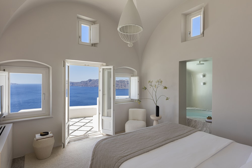 Canaves Oia Suites - Small Luxury Hotels of the World — Hotel rooms in Oia, South Aegean