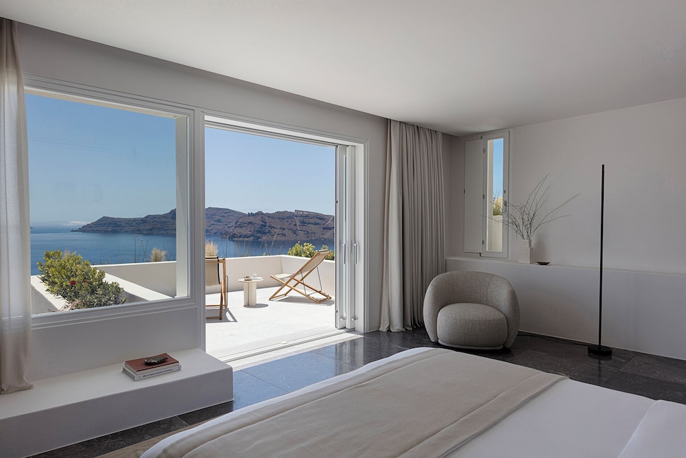 Canaves Oia Suites - Small Luxury Hotels of the World — Hotel rooms in Oia, South Aegean