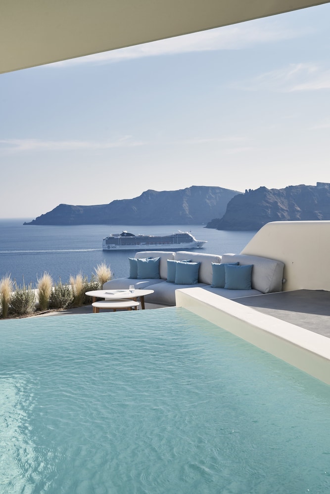 Canaves Oia Suites - Small Luxury Hotels of the World — Swimming pool in Oia, South Aegean