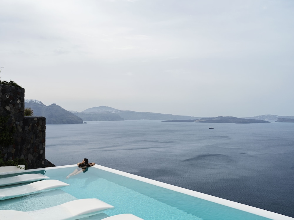 Canaves Oia Suites - Small Luxury Hotels of the World — Swimming pool in Oia, South Aegean