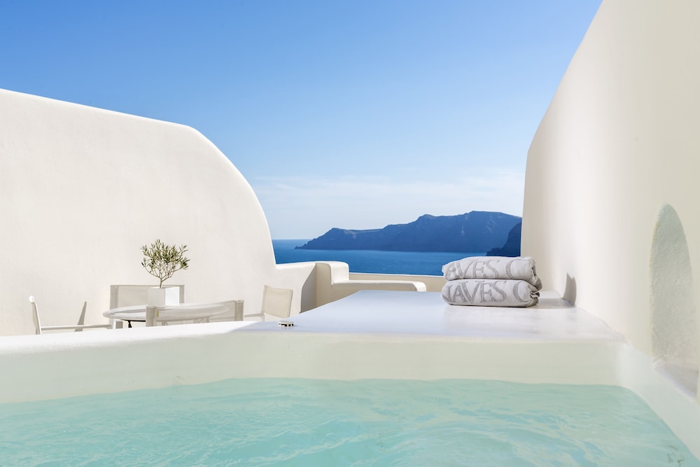 Canaves Oia Suites - Small Luxury Hotels of the World — Swimming pool in Oia, South Aegean