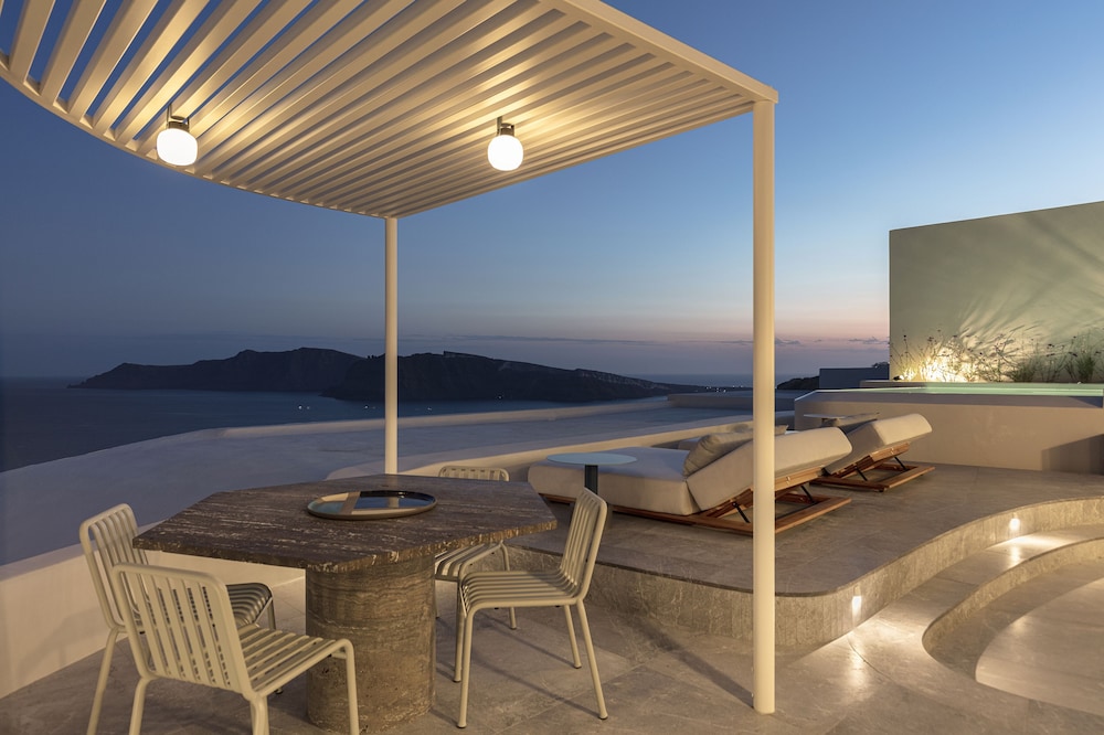 Canaves Oia Suites - Small Luxury Hotels of the World — Hotel building in Oia, South Aegean