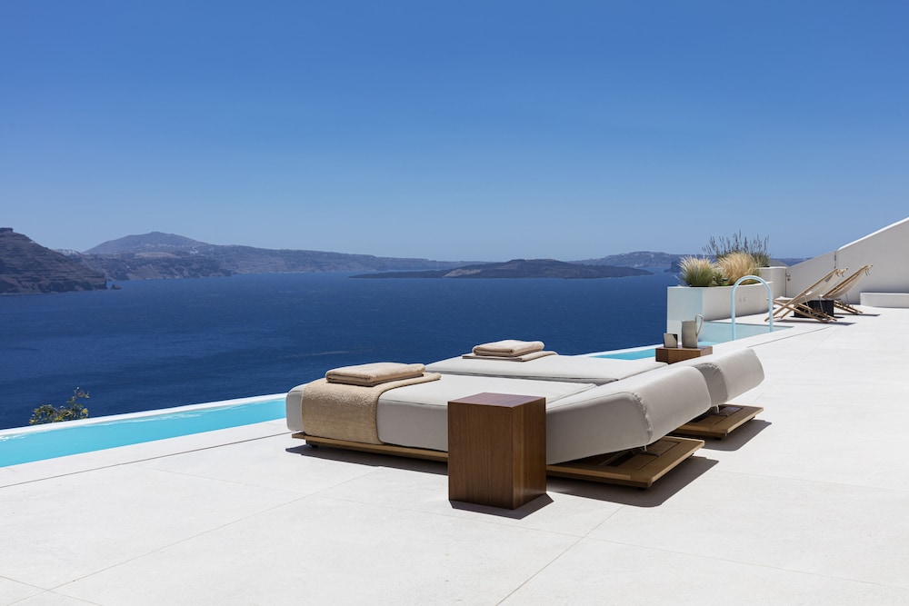 Canaves Oia Suites - Small Luxury Hotels of the World — Swimming pool in Oia, South Aegean