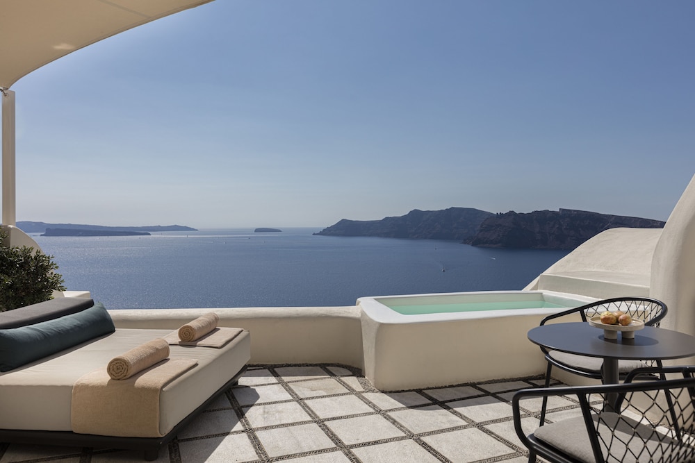 Canaves Oia Suites - Small Luxury Hotels of the World — Hotel rooms in Oia, South Aegean