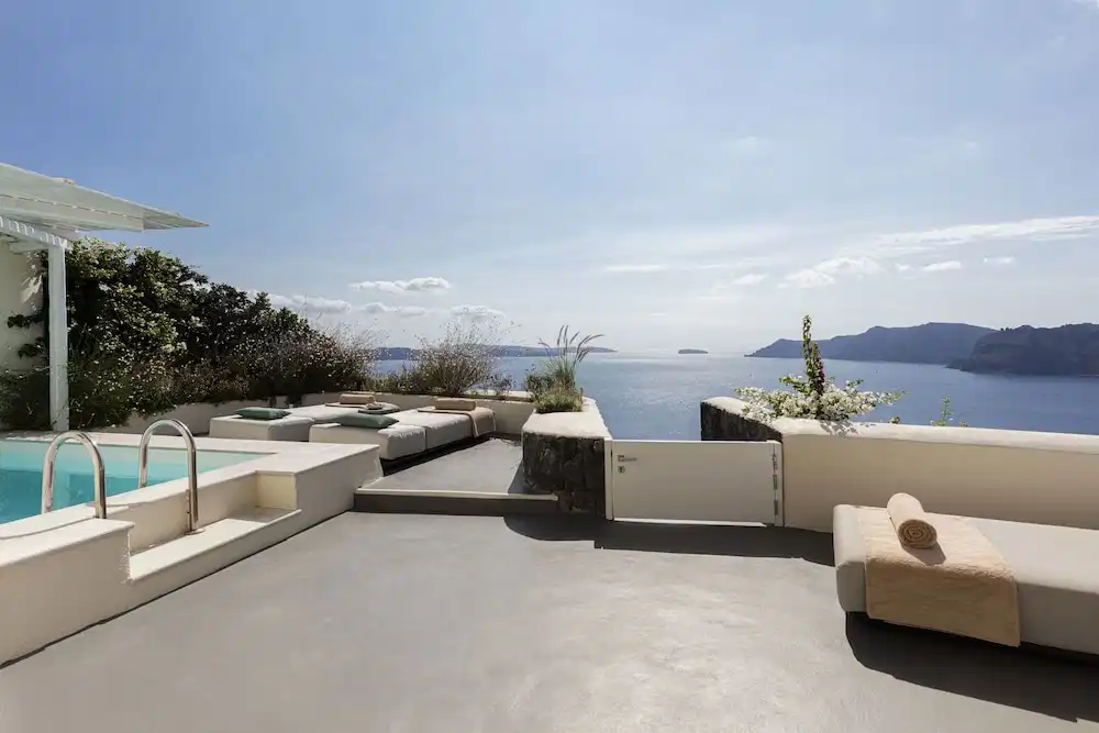 Canaves Oia Suites - Small Luxury Hotels of the World — Swimming pool in Oia, South Aegean
