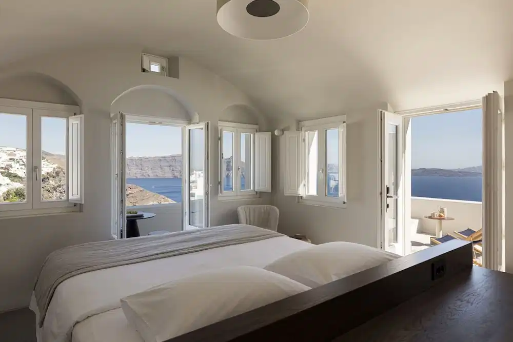 Canaves Oia Suites - Small Luxury Hotels of the World — Hotel rooms in Oia, South Aegean