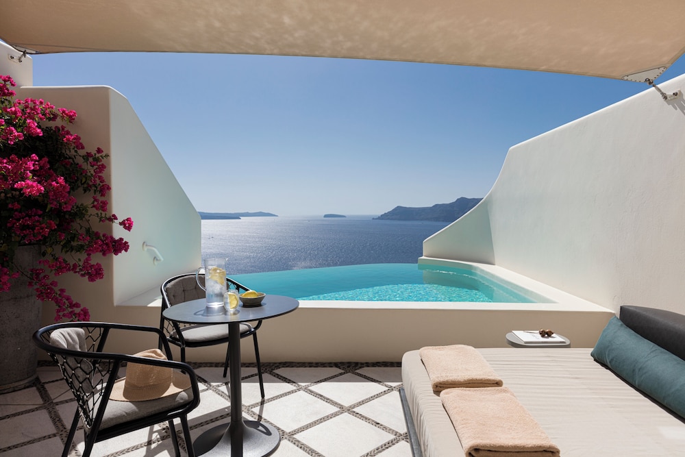 Canaves Oia Suites - Small Luxury Hotels of the World — Hotel rooms in Oia, South Aegean