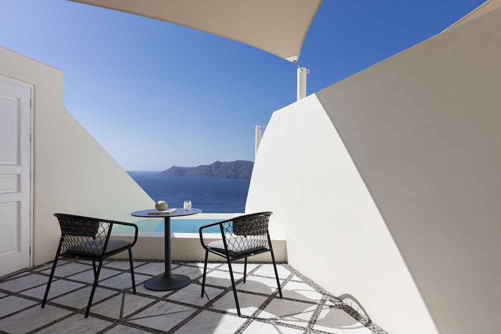 Canaves Oia Suites - Small Luxury Hotels of the World — Hotel rooms in Oia, South Aegean