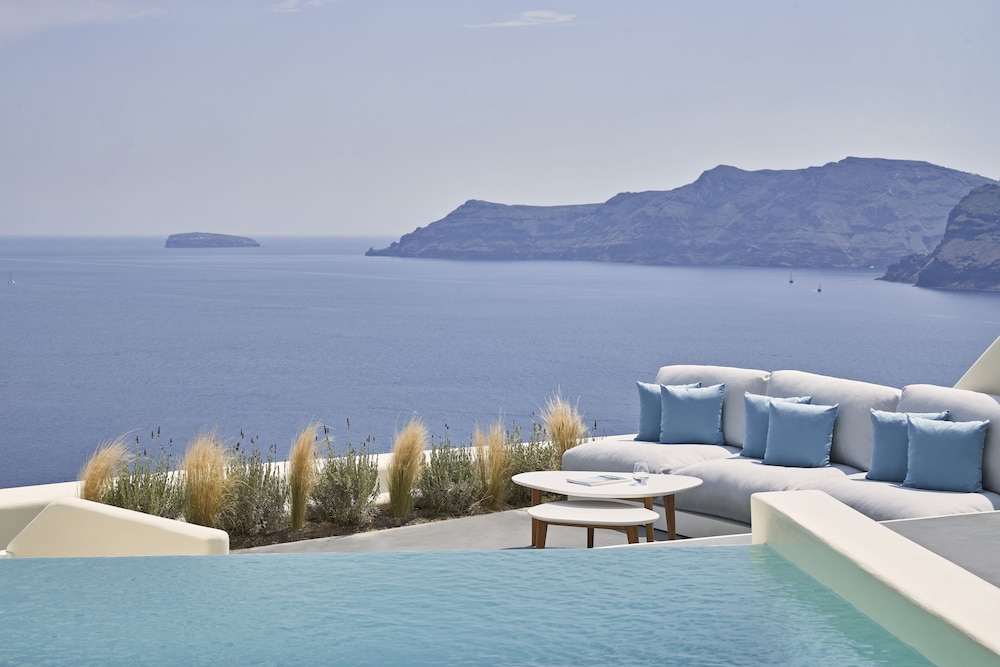 Canaves Oia Suites - Small Luxury Hotels of the World — Swimming pool in Oia, South Aegean