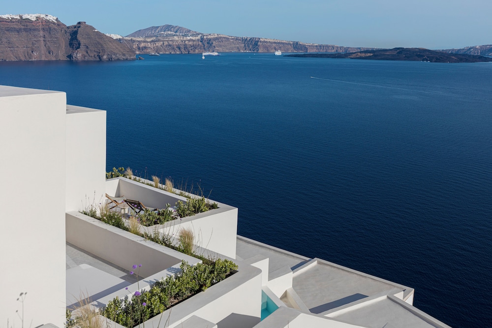 Canaves Oia Suites - Small Luxury Hotels of the World — Hotel building in Oia, South Aegean