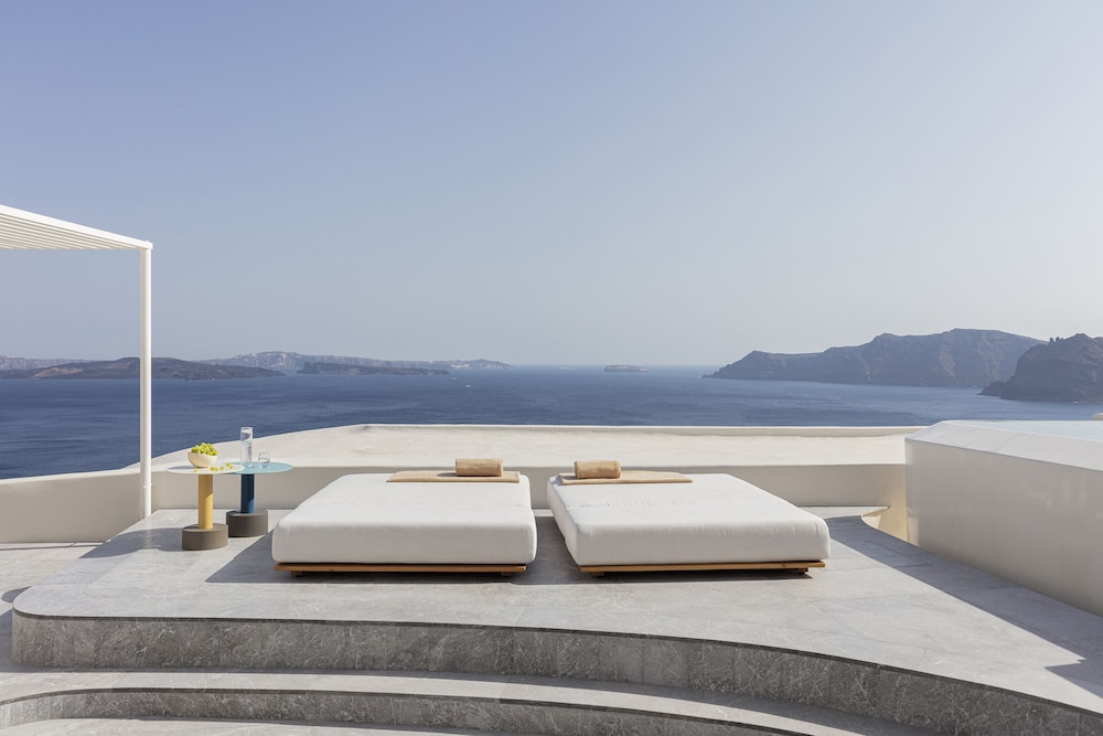 Canaves Oia Suites - Small Luxury Hotels of the World — Hotel rooms in Oia, South Aegean