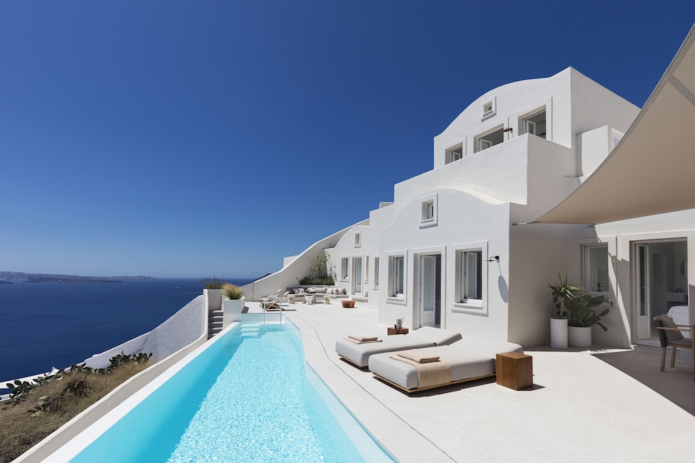 Canaves Oia Suites - Small Luxury Hotels of the World — Swimming pool in Oia, South Aegean