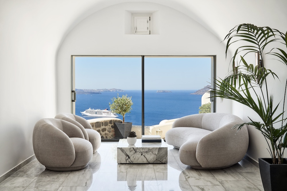 Canaves Oia Suites - Small Luxury Hotels of the World — Hotel rooms in Oia, South Aegean