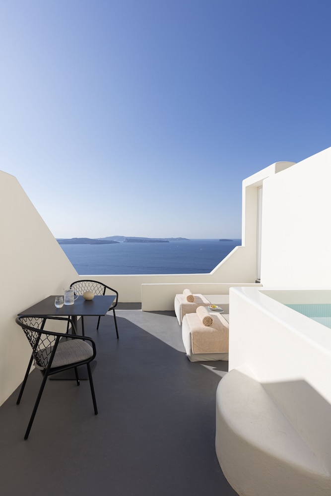 Canaves Oia Suites - Small Luxury Hotels of the World — Hotel rooms in Oia, South Aegean