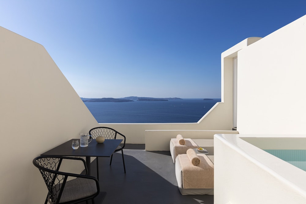 Canaves Oia Suites - Small Luxury Hotels of the World — Hotel rooms in Oia, South Aegean