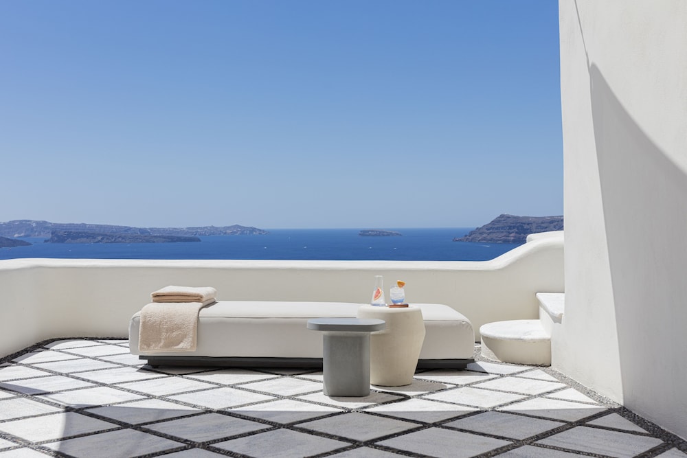 Canaves Oia Suites - Small Luxury Hotels of the World — Hotel rooms in Oia, South Aegean