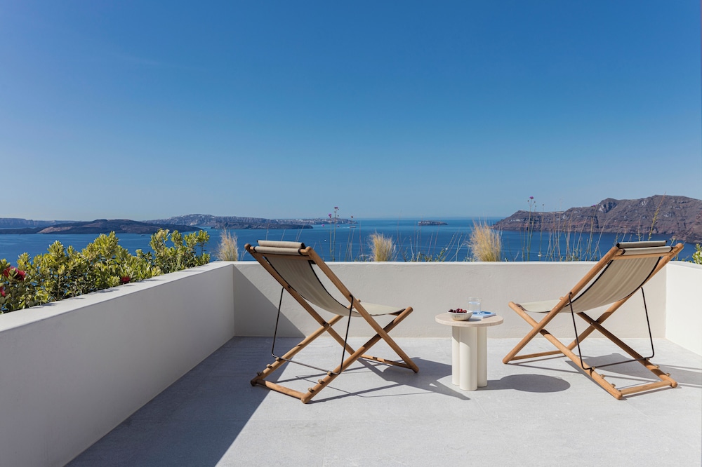 Canaves Oia Suites - Small Luxury Hotels of the World — Hotel rooms in Oia, South Aegean