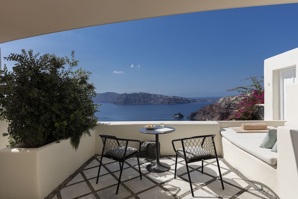 Canaves Oia Suites - Small Luxury Hotels of the World — Hotel rooms in Oia, South Aegean
