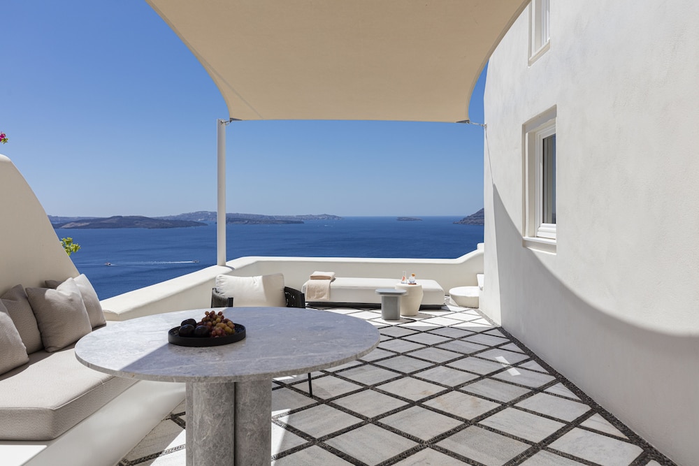 Canaves Oia Suites - Small Luxury Hotels of the World — Hotel rooms in Oia, South Aegean