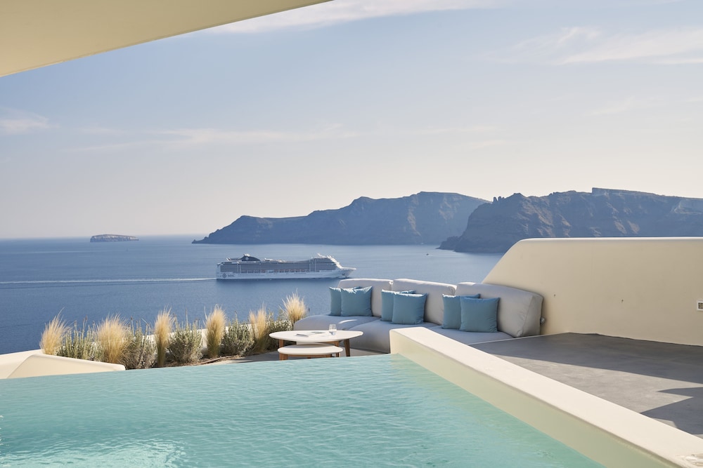 Canaves Oia Suites - Small Luxury Hotels of the World — Swimming pool in Oia, South Aegean