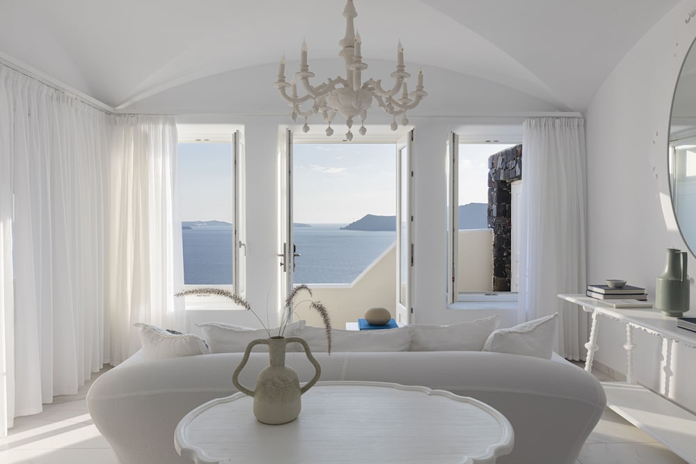 Canaves Oia Suites - Small Luxury Hotels of the World — Hotel rooms in Oia, South Aegean