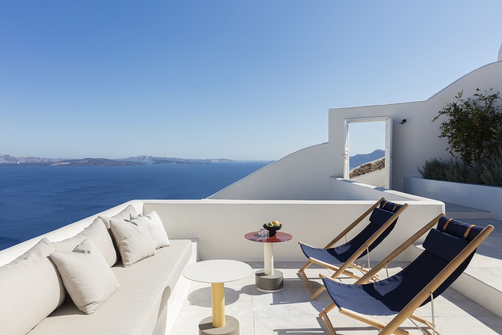 Canaves Oia Suites - Small Luxury Hotels of the World — Hotel building in Oia, South Aegean