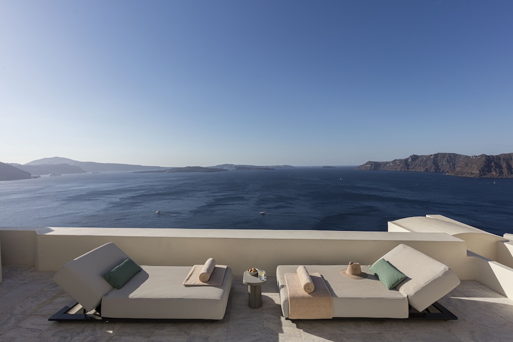Canaves Oia Suites - Small Luxury Hotels of the World — Hotel building in Oia, South Aegean