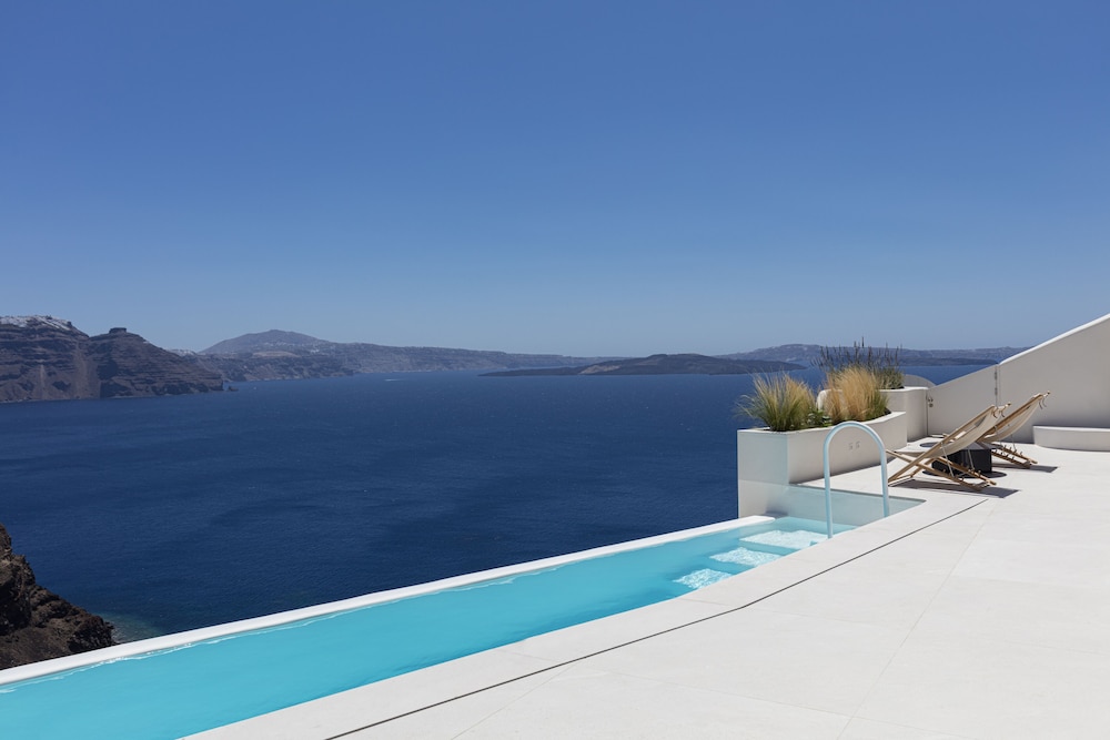Canaves Oia Suites - Small Luxury Hotels of the World — Swimming pool in Oia, South Aegean