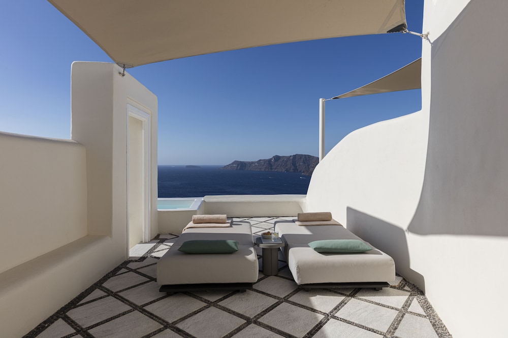 Canaves Oia Suites - Small Luxury Hotels of the World — Hotel rooms in Oia, South Aegean