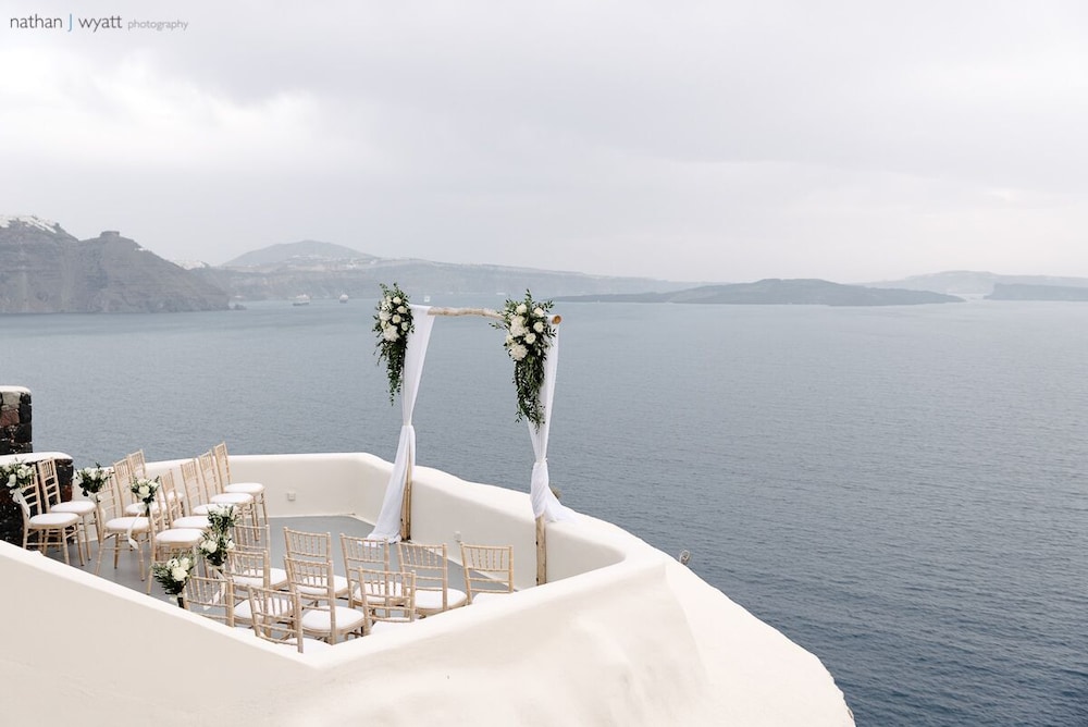 Canaves Oia Suites - Small Luxury Hotels of the World — Hotel building in Oia, South Aegean
