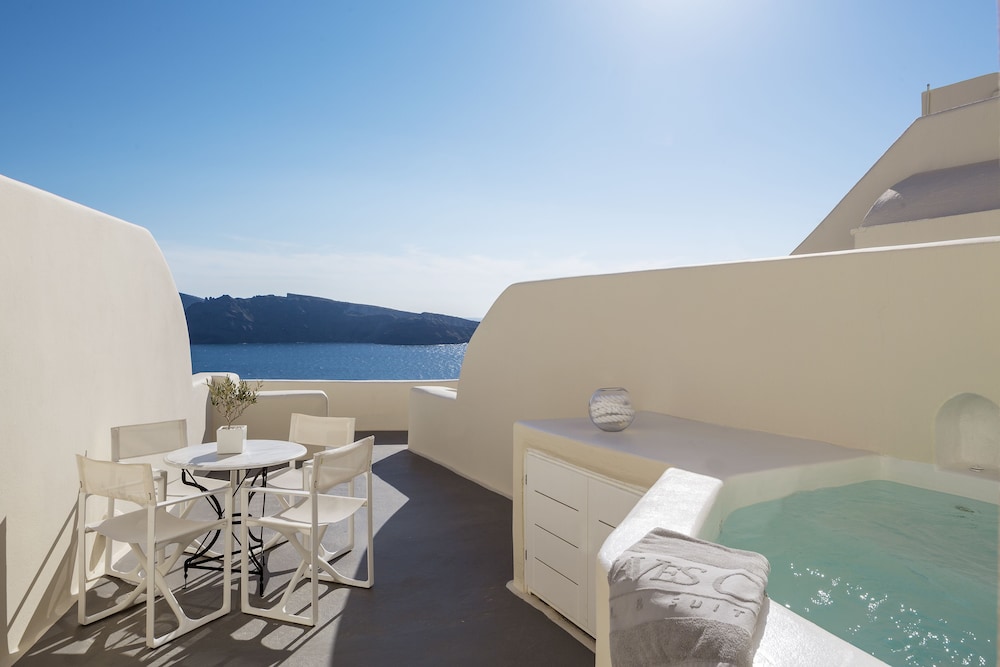 Canaves Oia Suites - Small Luxury Hotels of the World — Hotel rooms in Oia, South Aegean